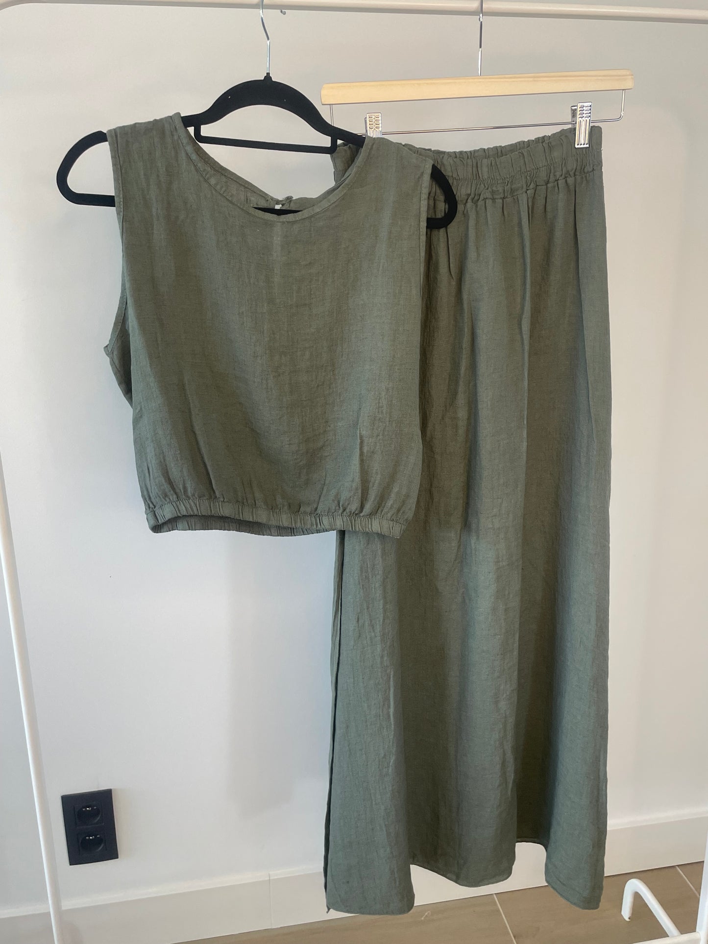 Kaki set (top en lange rok)
