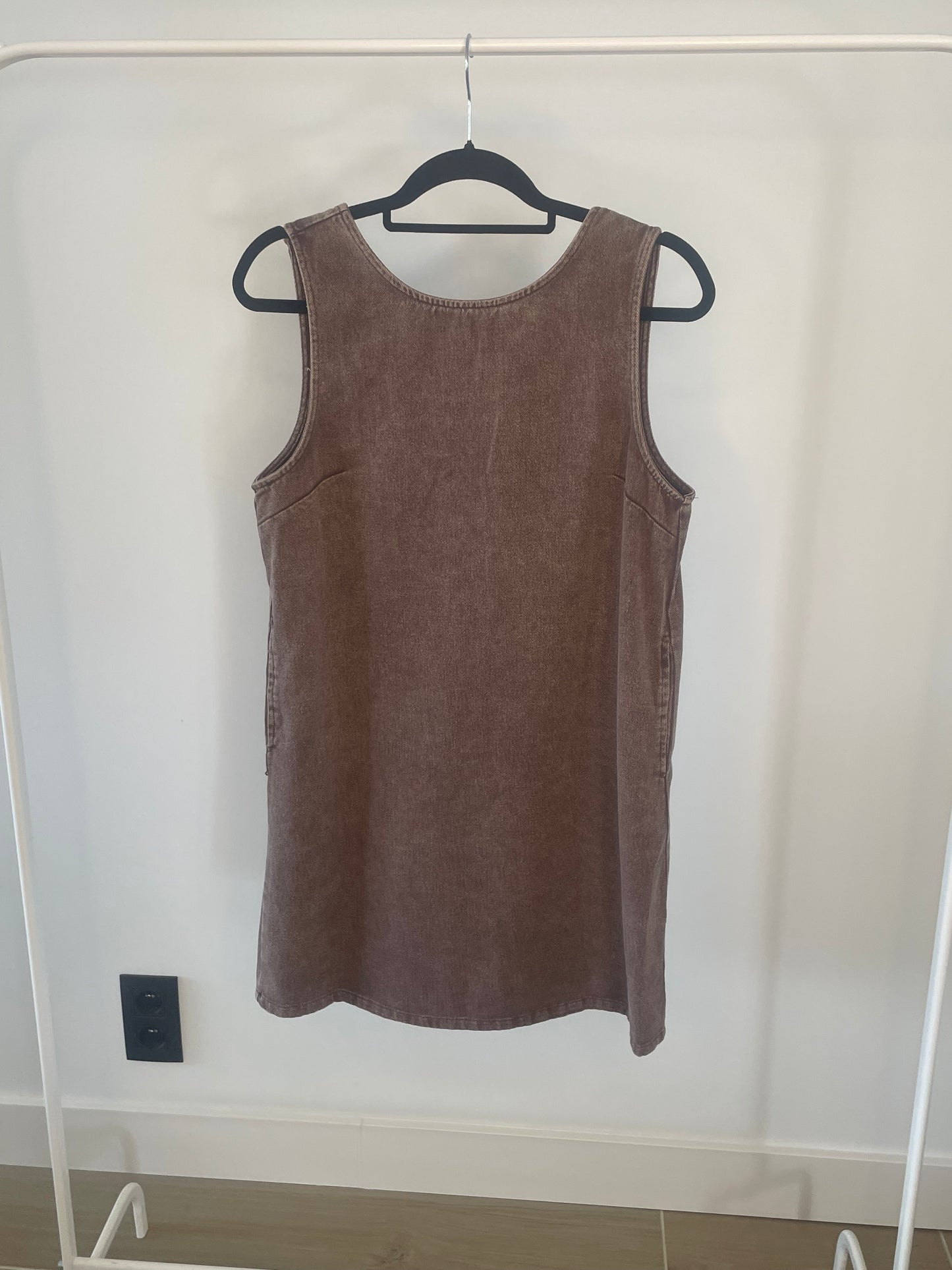 Choco kleedje met open rug