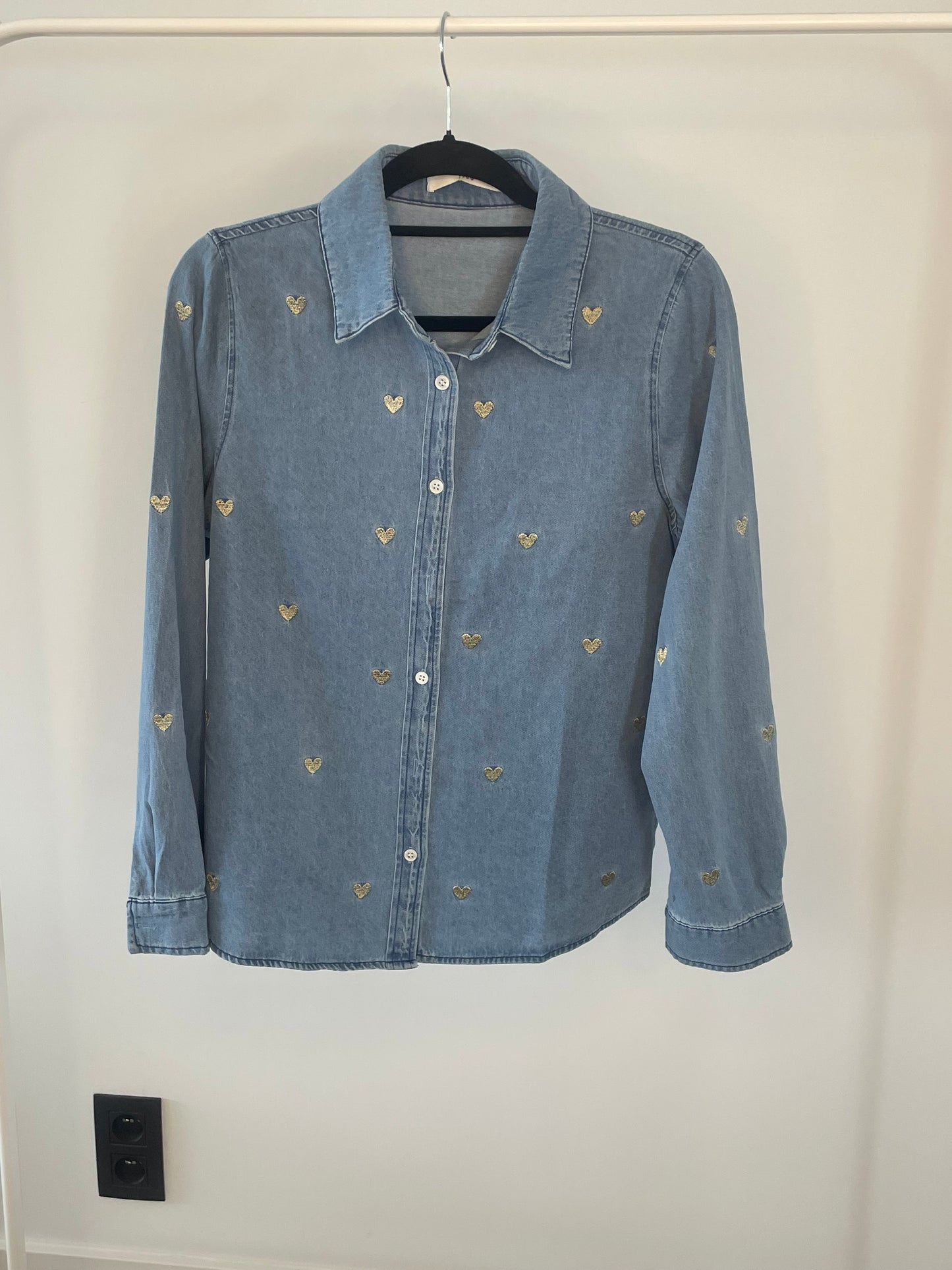 Jeanshemdje met hartjes