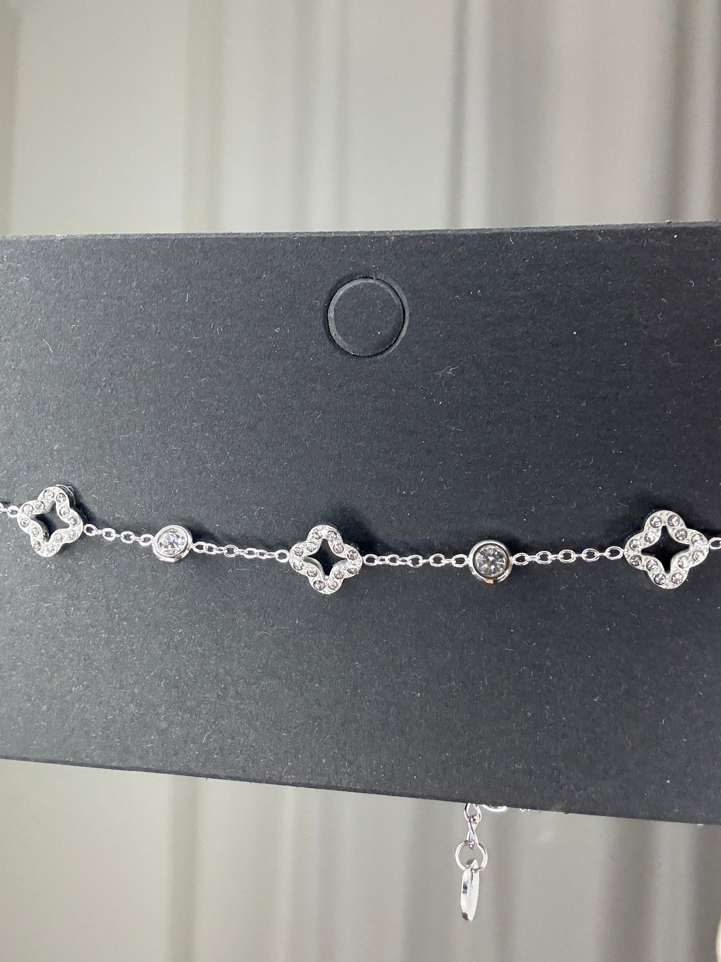 Zilverkleurige armband diamantjes