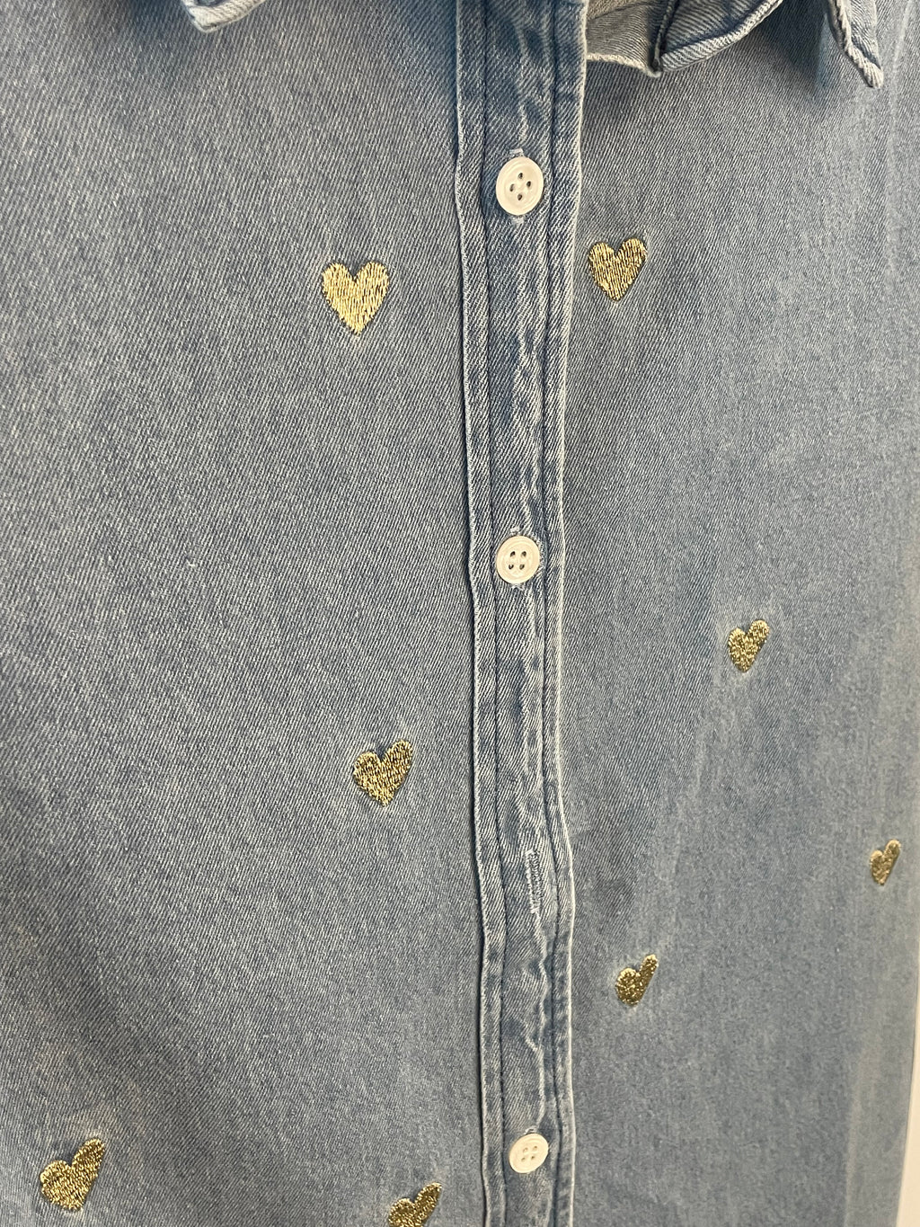 Jeanshemdje met hartjes