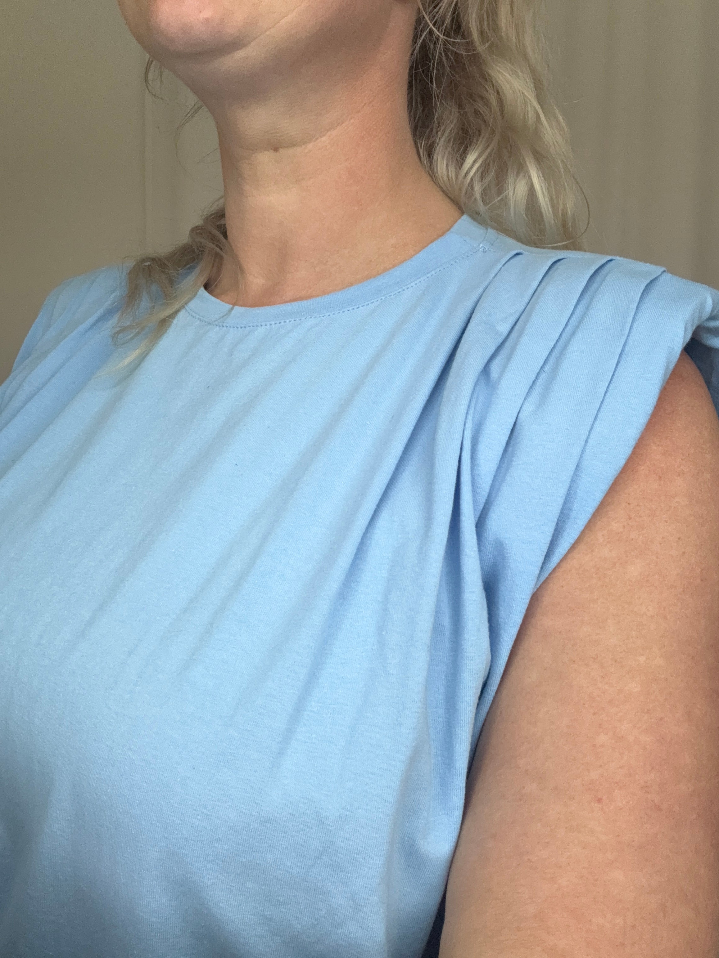 Shirtje met brede schouders - TU (valt los kan tot 44)