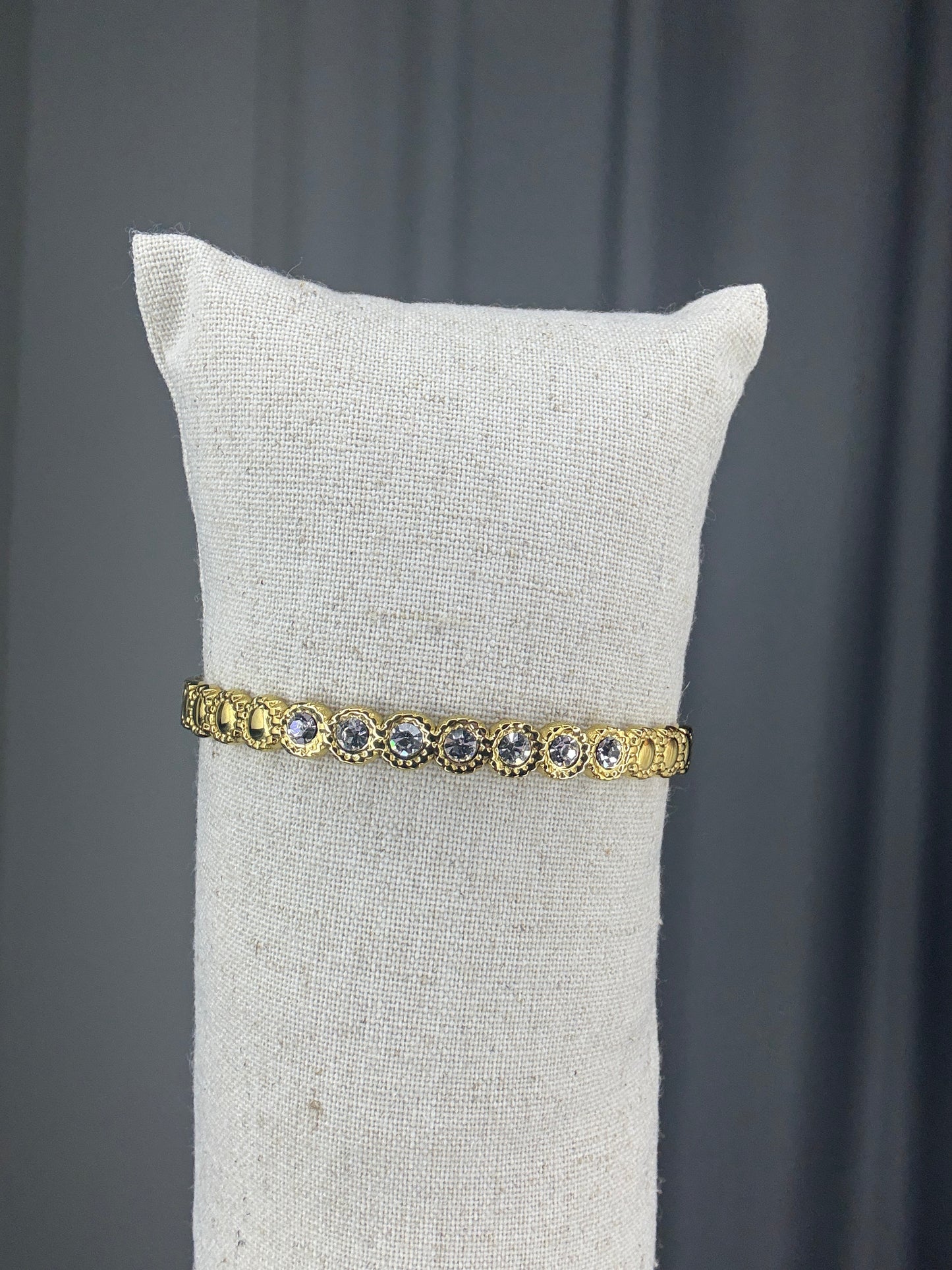 Goudkleurige klikarmband met diamantjes