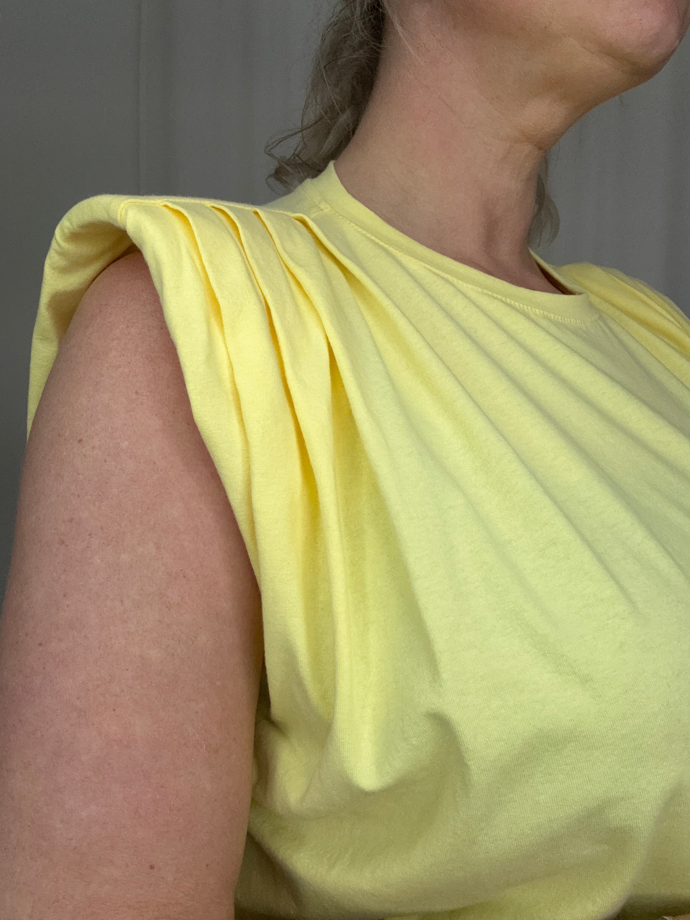 Shirtje met brede schouders - TU (valt los kan tot 44)