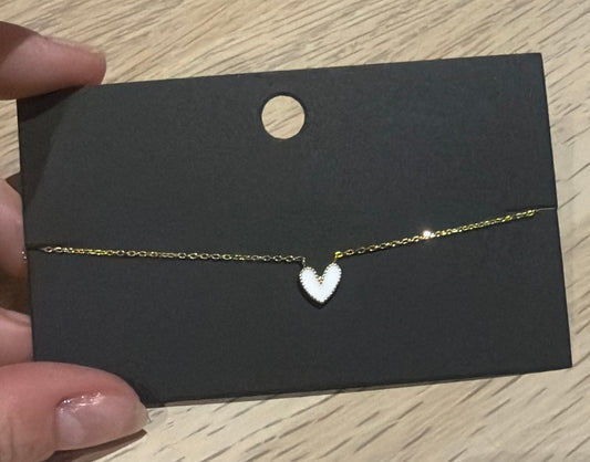 Ketting met wit hartje