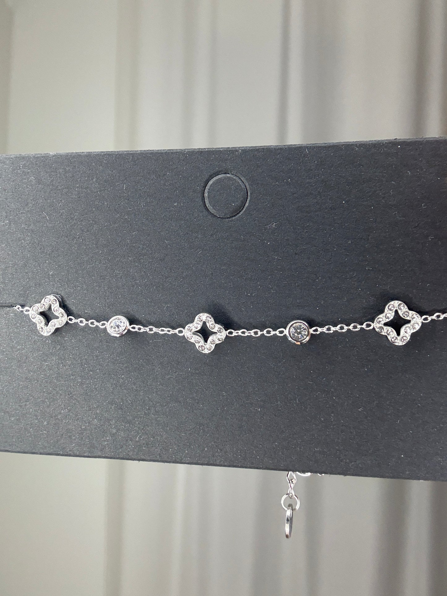 Zilverkleurige armband diamantjes