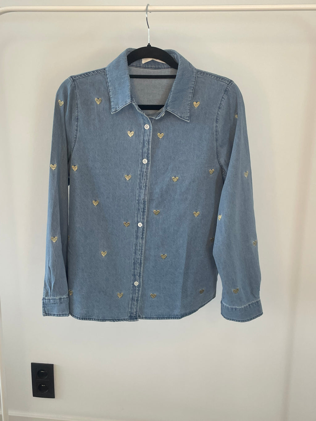 Jeanshemdje met hartjes
