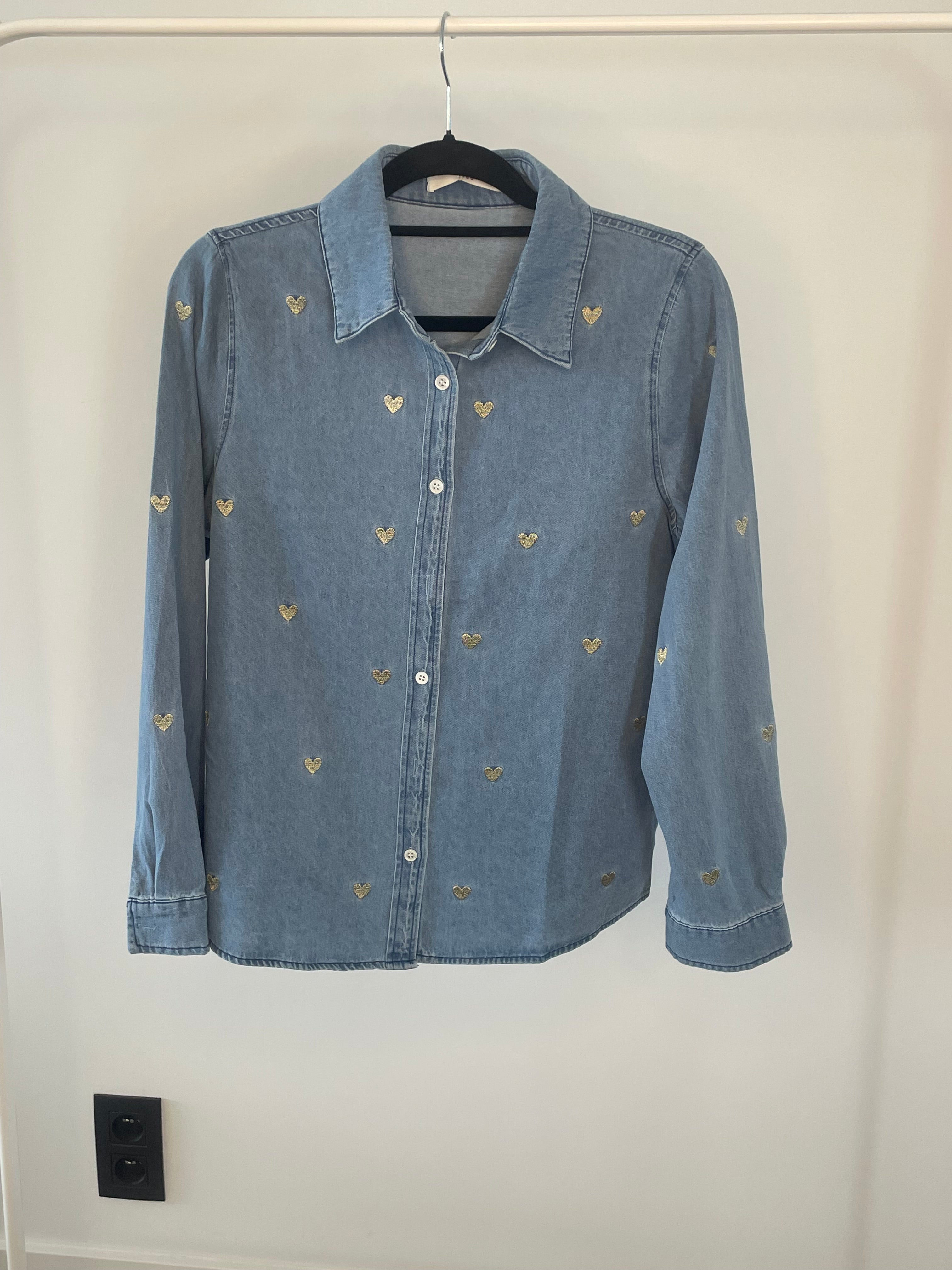 Jeanshemdje met hartjes