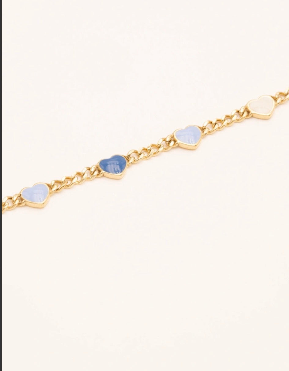 Armbandje met hartjes