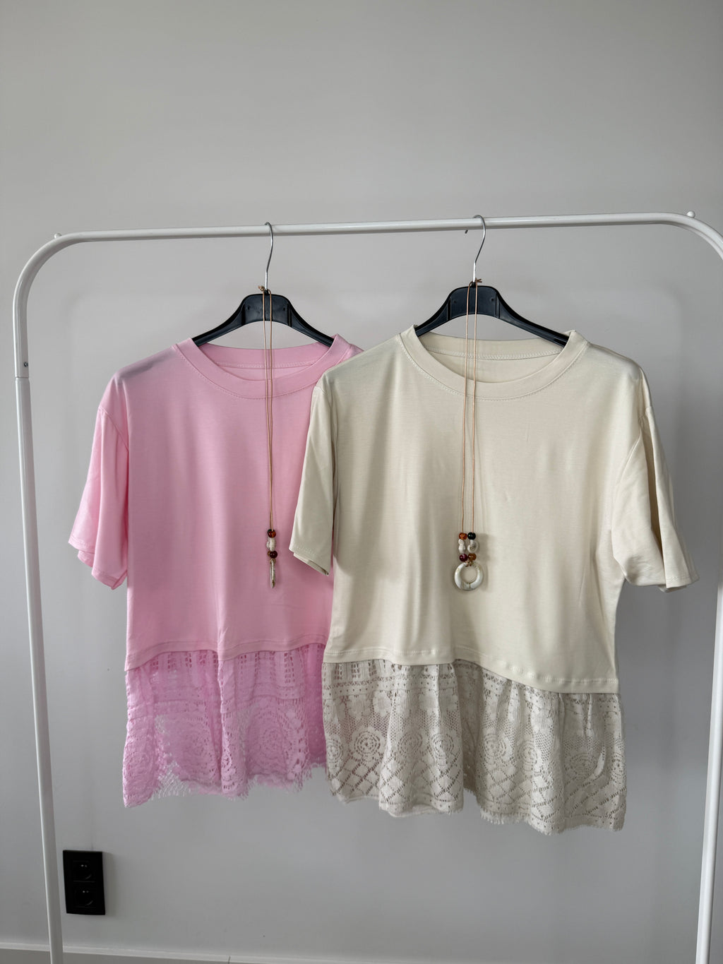 Shirtje met lace onderaan - TU