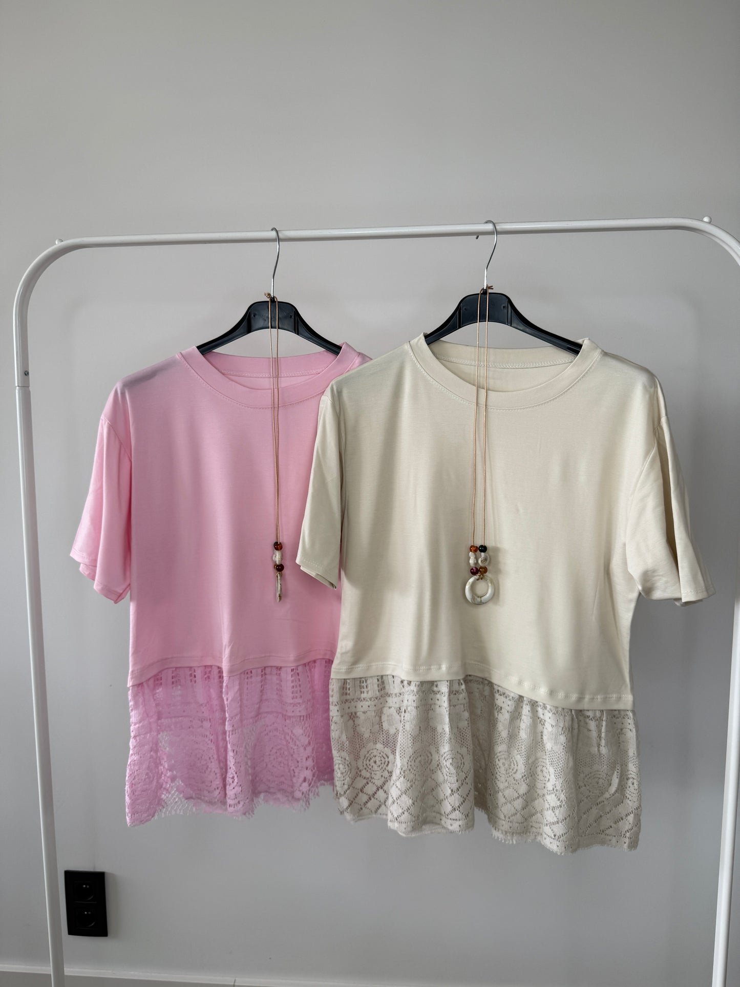 Shirtje met lace onderaan - TU