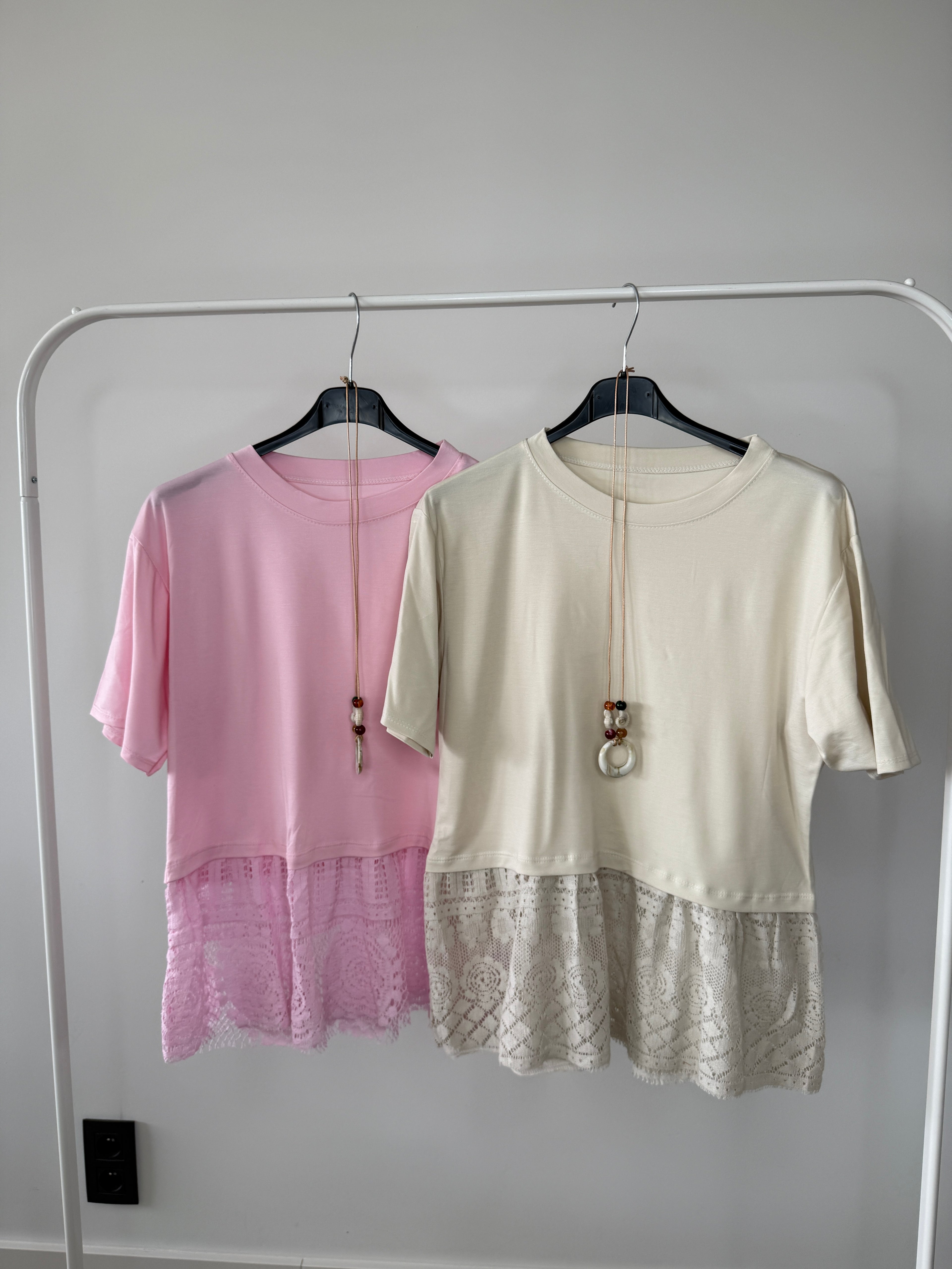 Shirtje met lace onderaan - TU