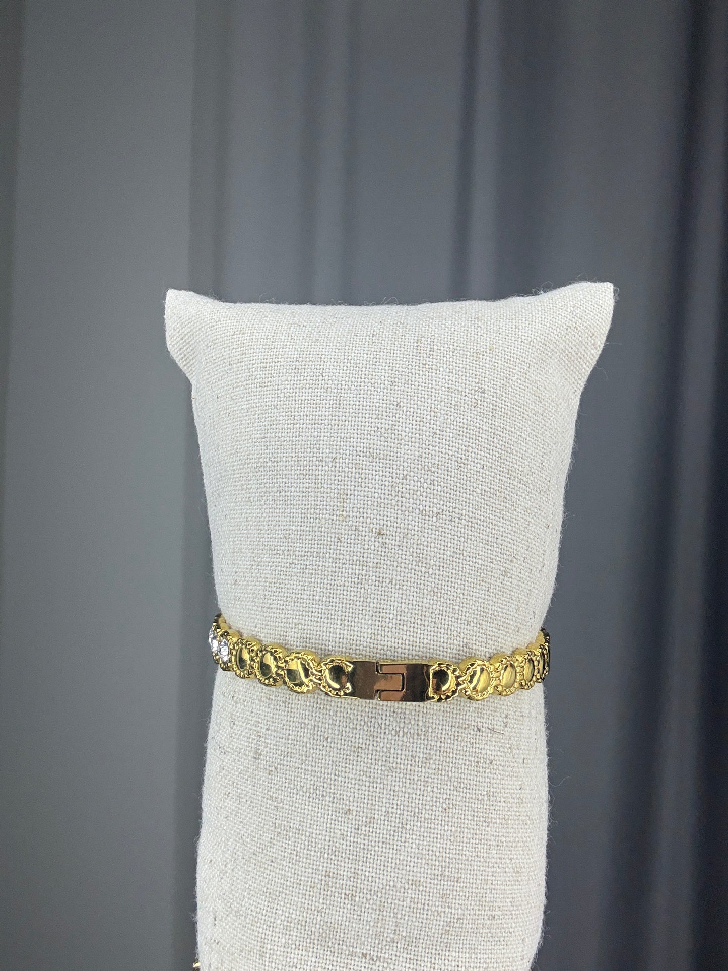 Goudkleurige klikarmband met diamantjes