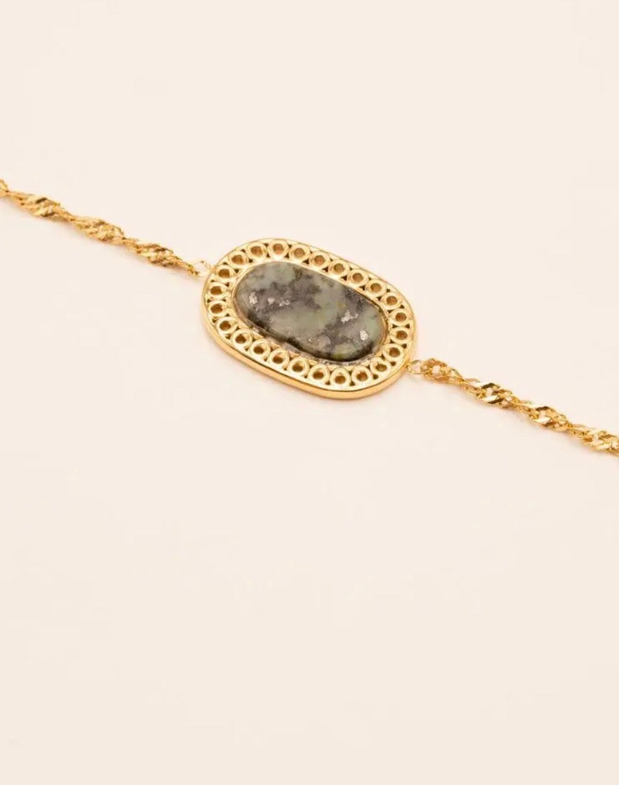 Armbandje met groen accent