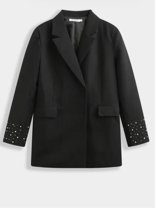 Zwarte blazer met diamantjes aan de mouwen